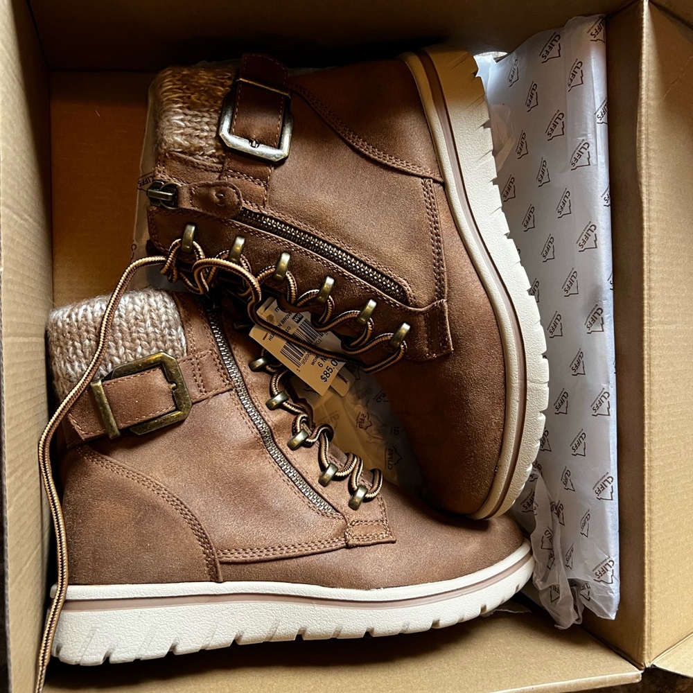 NWT Cliffs by White Mountain Hearty Combat Boots Size 6